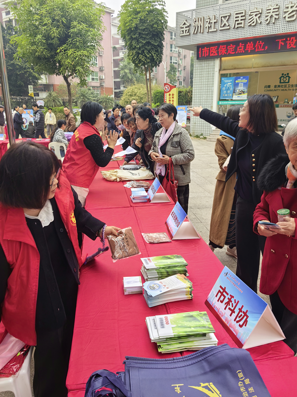 “平安反邪進(jìn)萬家”反邪教宣傳系列活動(dòng)走進(jìn)倉山金洲社區(qū)