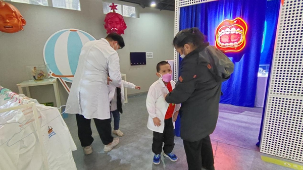 美蒂斯口腔科普教育基地“我是小牙醫(yī)”社會實踐營活動