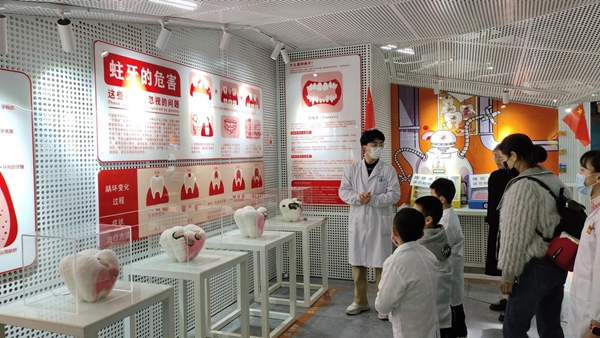 美蒂斯口腔科普教育基地“我是小牙醫(yī)”社會實踐營活動