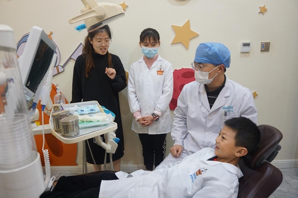 美蒂斯口腔科普教育基地“我是小牙醫(yī)”社會實踐營活動