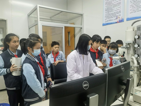 國科大福建學院附中到中國科學院海西研究院開展黨團隊一體化活動