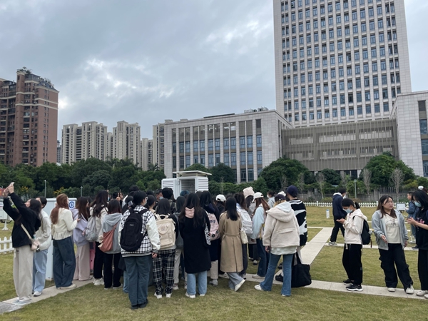 閩江學(xué)院赴省氣象臺(tái)開展氣象課程實(shí)踐