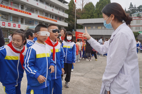“為希望點‘睛’公益行動”啟動儀式暨“希望同行 暖冬行動”新年慰問活動