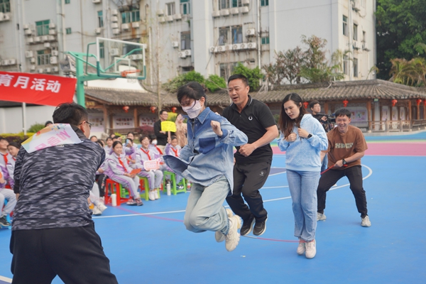 “目”浴陽光 預(yù)防近視——這場趣味運動會快樂又護(hù)眼