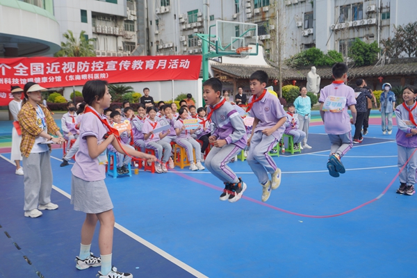 “目”浴陽光 預(yù)防近視——這場趣味運動會快樂又護(hù)眼