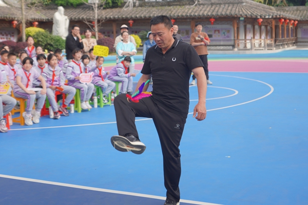 “目”浴陽光 預(yù)防近視——這場趣味運動會快樂又護(hù)眼