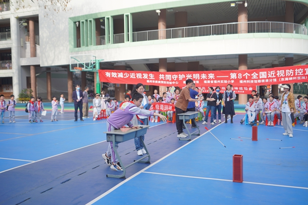 “目”浴陽光 預(yù)防近視——這場趣味運動會快樂又護(hù)眼