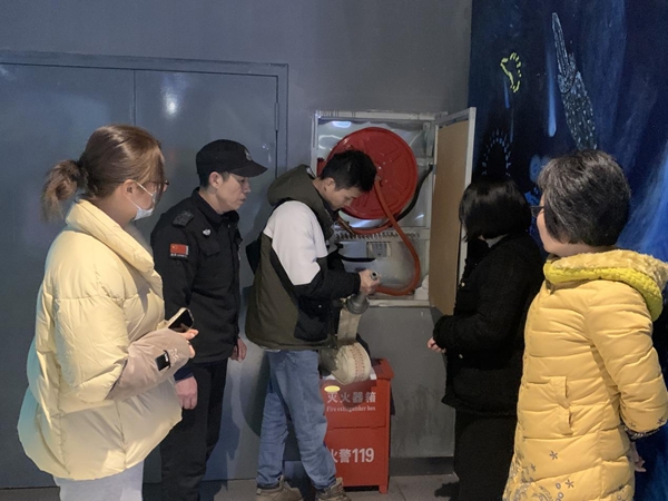 繃緊安全弦 時(shí)刻不放松——福州科技館組織開(kāi)展消防栓實(shí)操演練
