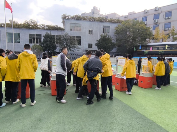科普大篷車走進福州市倉山區(qū)里仁學(xué)校