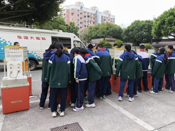 科普大篷車走進福州銅盤中學(xué)