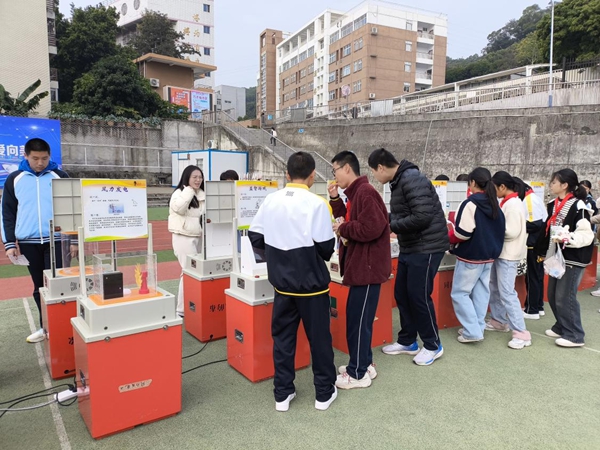 科普大篷車走進(jìn)福州第二十二中學(xué)