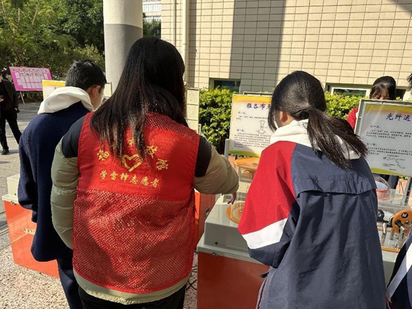 福州科技館科普大篷車走進(jìn)閩江學(xué)院附中