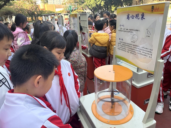 科普大篷車走進(jìn)烏山小學(xué)