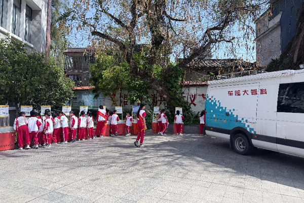 打開車門就是課堂！科普車帶你“沉浸式”玩轉(zhuǎn)科學(xué)——福州科技館科普大篷車走進福州市新店中心小學(xué)