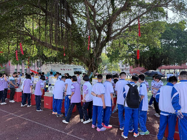 “創(chuàng)想未來 智慧青春”——福州科技館科普大篷車走進福清華僑中學(xué)