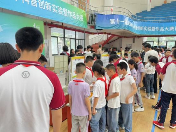 “智啟少年，科耀榕城”——福州科技館相約福州一中共探科學(xué)秘境