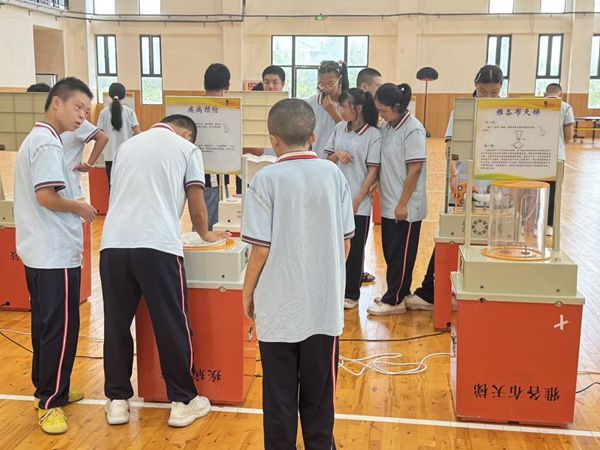 “星夢(mèng)啟航，玩轉(zhuǎn)科學(xué)”——福清特殊教育學(xué)?？破哲嚮顒?dòng)圓滿舉行