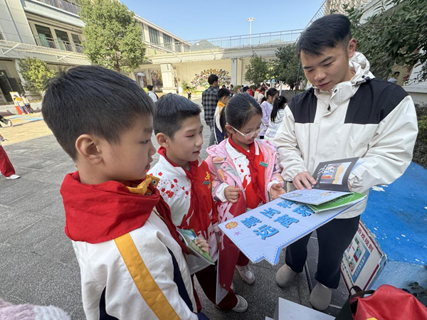 反邪教知識進校園，為孩子們撐起“保護傘”