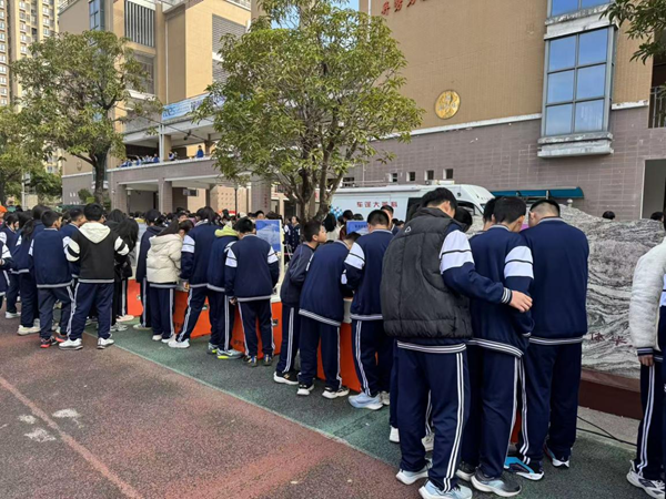 “科創(chuàng)筑夢(mèng)，藝彩紛揚(yáng)”——馬尾區(qū)江濱中學(xué)相約福州科技館共探趣味科學(xué)之約