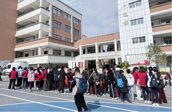 科藝節(jié)添“科”味！福州科技館大篷車與二附中學(xué)子共赴科創(chuàng)之約