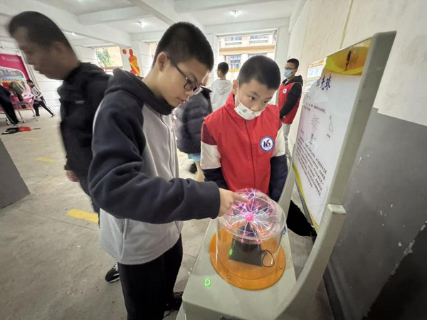 “百年煙山擎華夢(mèng)，毓英騏驥躍新元”——福州第十六中學(xué)與科學(xué)的奇妙邂逅