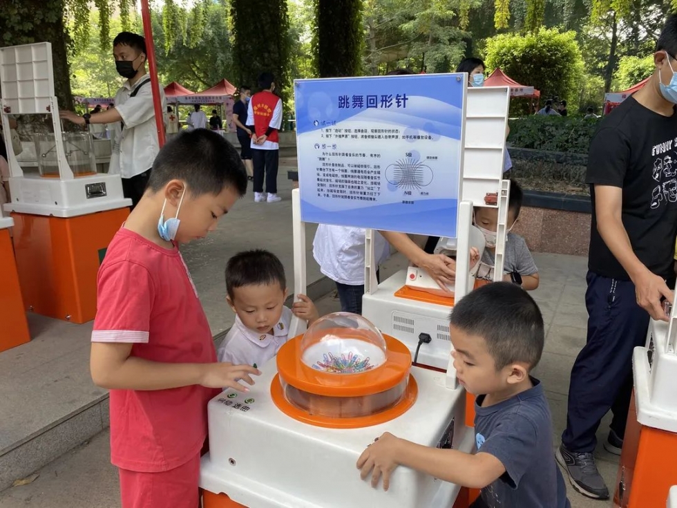 福州科技館舉行全國(guó)科普日科普?qǐng)鲳^“1+N”志愿服務(wù)活動(dòng)