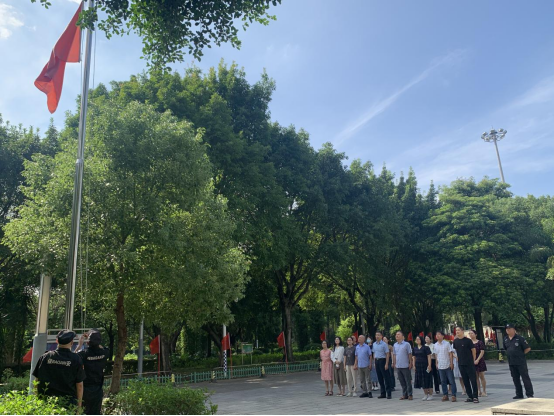 福州科技館舉行慶祝新中國成立74周年“迎國慶升國旗”儀式