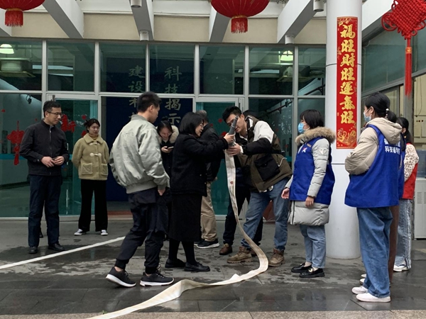 繃緊安全弦 時刻不放松——福州科技館組織開展消防栓實(shí)操演練