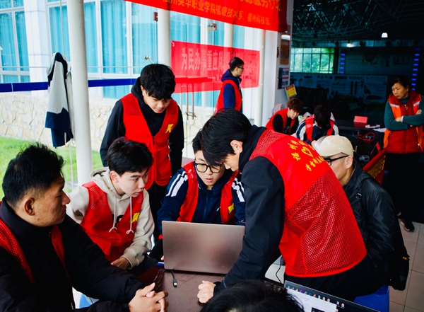 福州科技館開展學雷鋒暨“文明實踐我是行動者”——家電維修志愿服務(wù)行動
