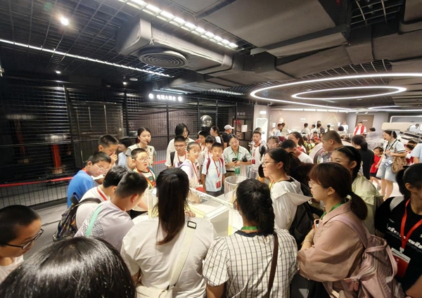 福州市青少年創(chuàng)新學(xué)院首屆夏令營(yíng)在福州科技館舉辦