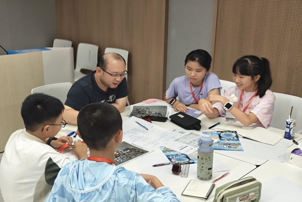 福州市青少年創(chuàng)新學(xué)院首屆夏令營(yíng)在福州科技館舉辦