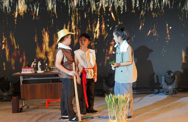 當(dāng)科學(xué)家故事被少年搬上舞臺(tái)：一場(chǎng)跨越時(shí)空的“精神接力”在晉安上演