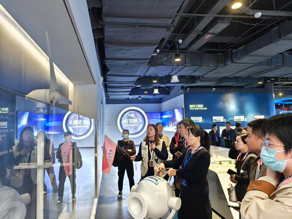 海峽兩岸青少年科學(xué)教育界代表參觀福州科技館