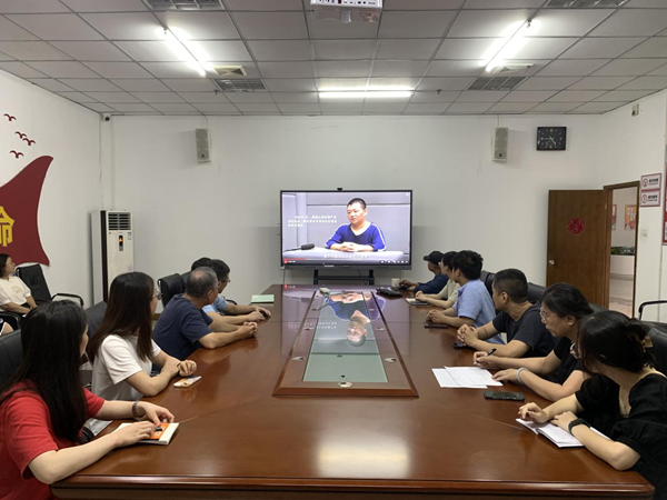 福州科技館組織觀看廉政教育警示片《警鐘｜順風(fēng)順?biāo)畷r(shí)最容易放松自我約束》
