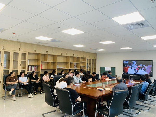 福州科技館貫徹落實“中央八項規(guī)定”精神學習教育，組織觀看廉政教育警示片